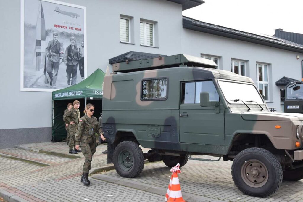 Wystawa pojazdów wojskowych 